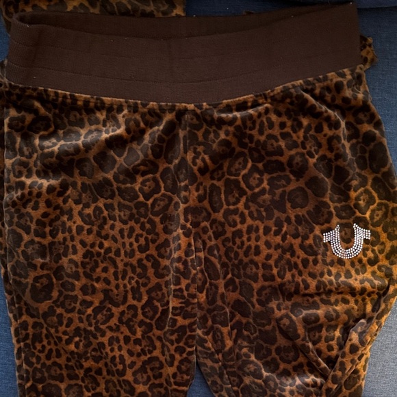 True Religion Brown Leopard Print Set - Picture 5 of 5